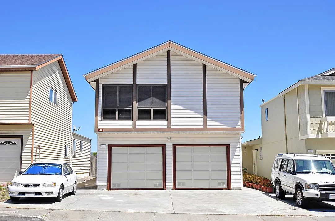 3 bed, 1360 sqft, $4,400 — Photo 1