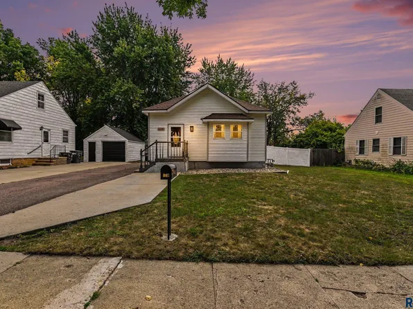 117 S Donaldson St, Luverne, MN 56156
