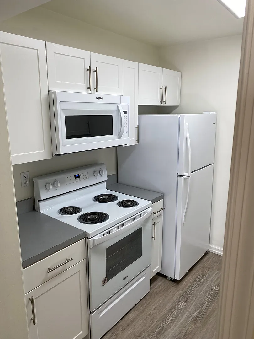 2 bed, 900 sqft, $1,832 — Photo 1