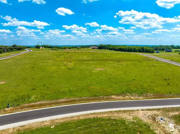14373 Prairie Trl, Wamego, KS 66547