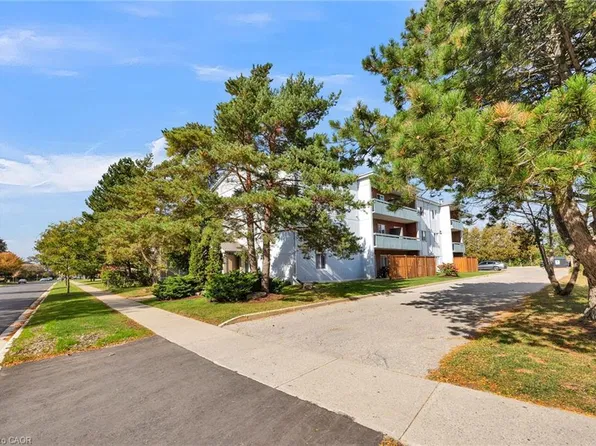 100 Breckenridge Dr Unit 103, Kitchener, ON N2B 2N9