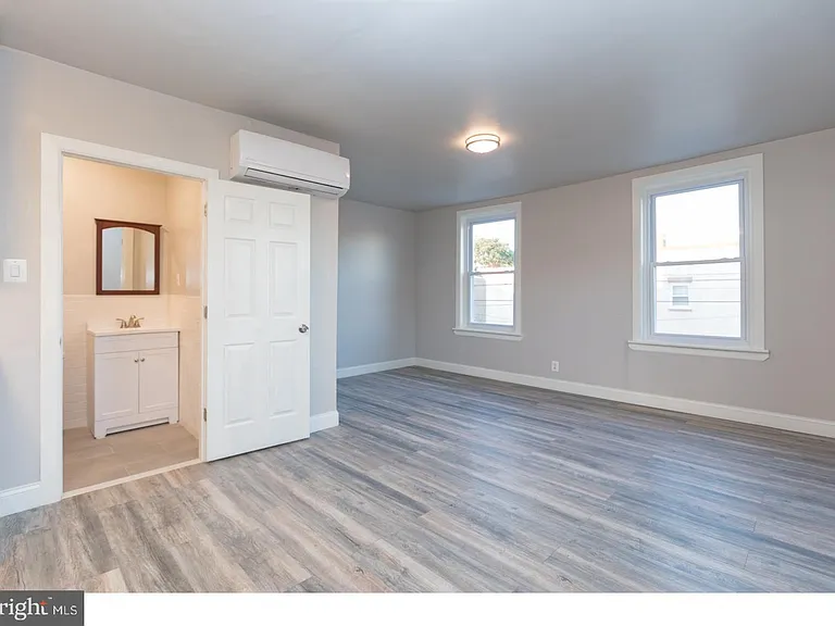 2434 E Dauphin St #3F — Photo 11