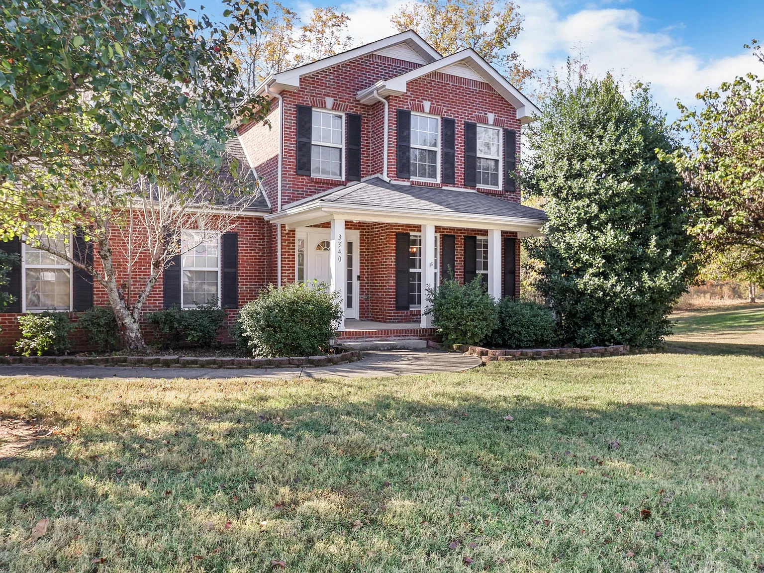 3 bed, 2.5 bath, 2500 sqft, $1,975 — Photo 2
