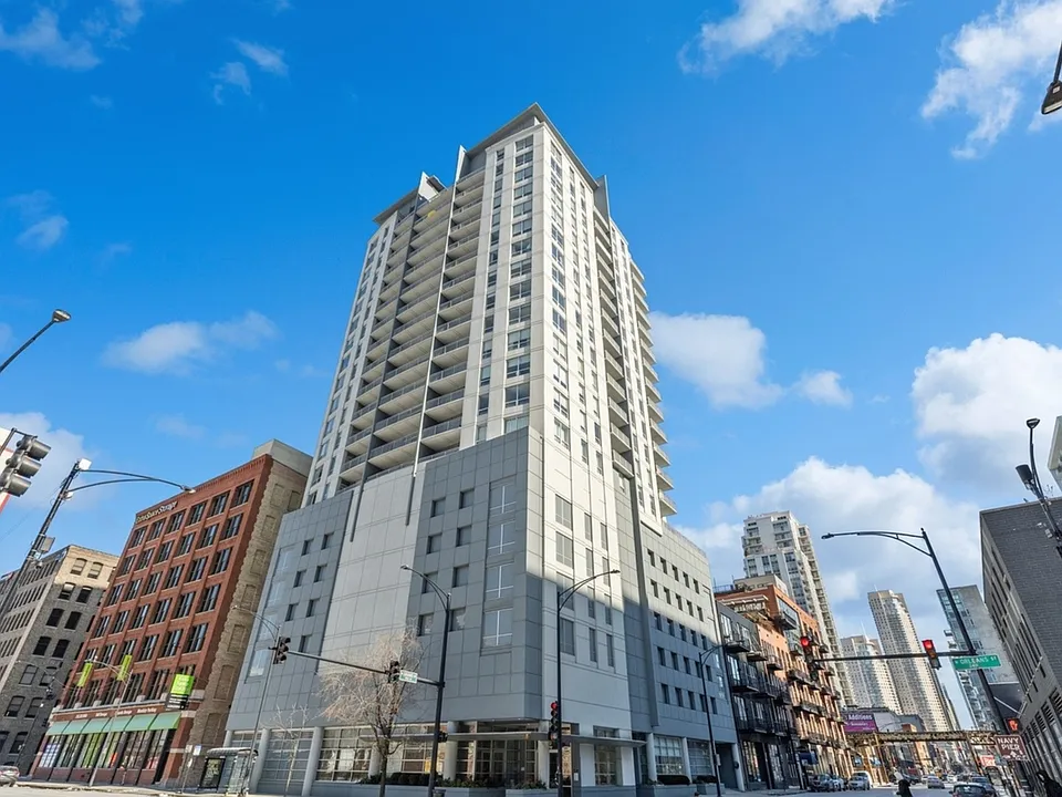330 W Grand Ave #1005