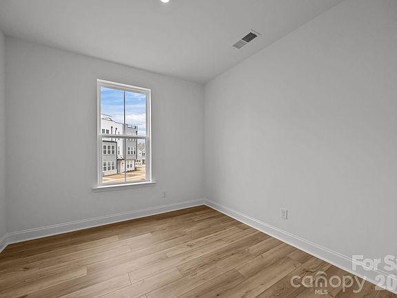 3rd image of 3212 Drift St