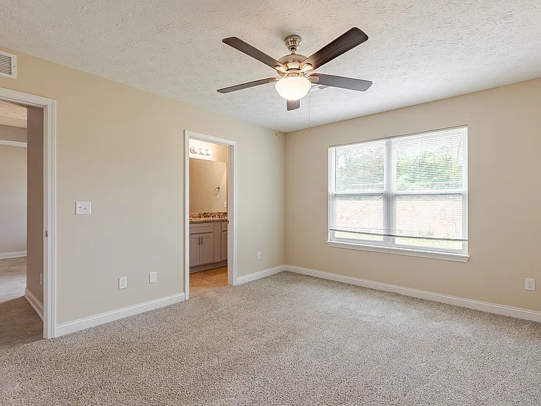 305 Breckinridge Cir — Photo 31