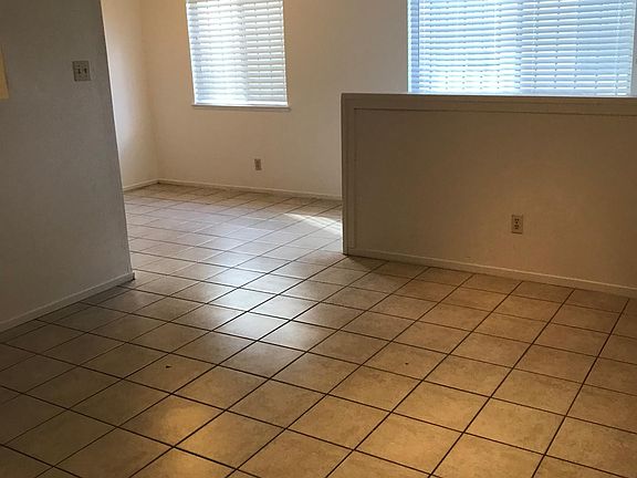 4th image of 2924 Peachtree Dr #2