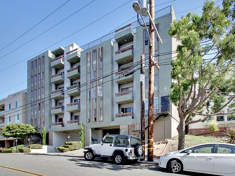 378 Van Buren - Renovated 2bed and 1bed units - Beautiful Building! — Photo 70