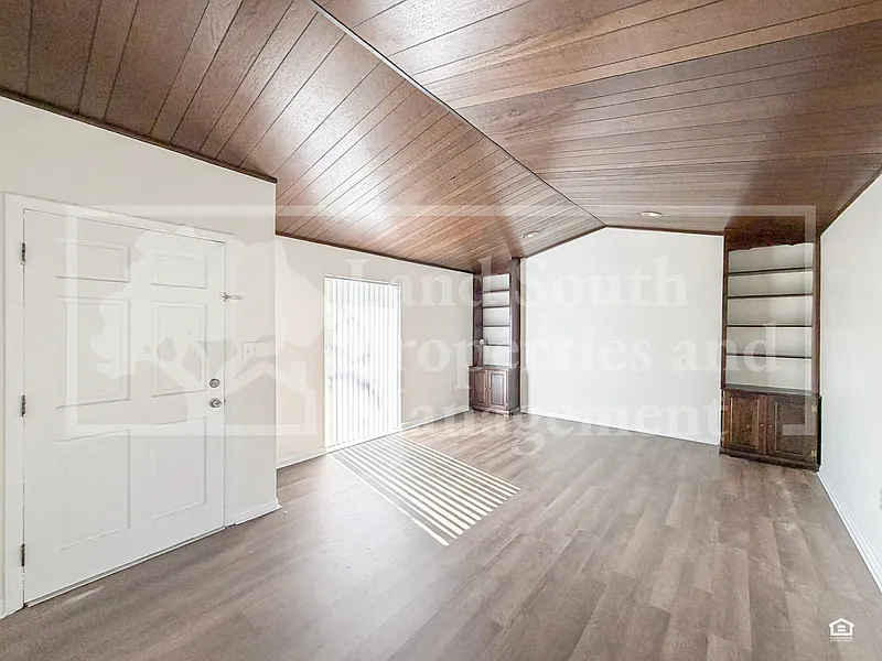 1 bed, 1.5 bath, 1100 sqft, $1,325 — Photo 4
