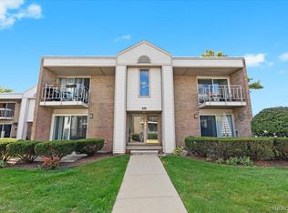 1611 Cass Lake Rd UNIT D, Keego Harbor, MI 48320