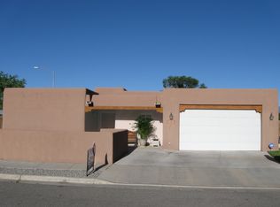 1016 Los Arboles Cir, Espanola, NM 87532