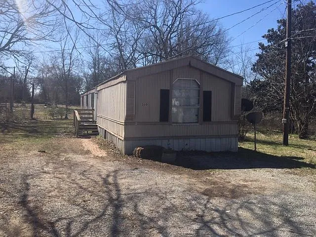 3 bed, 1300 sqft, $1,600 — Photo 2