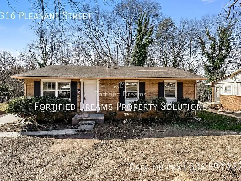 1316 Pleasant St — Photo 1
