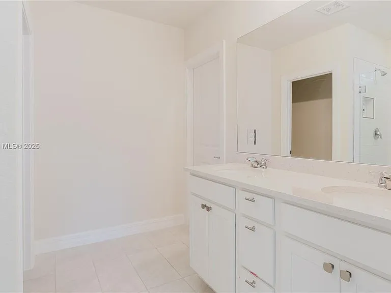 3001 Hibiscus Ave #HOUSE — Photo 18
