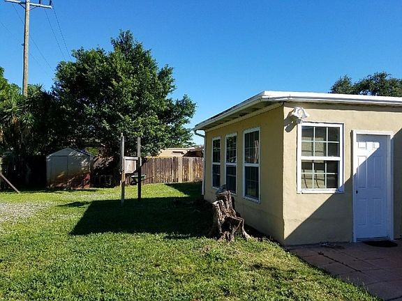 3rd image of 153 SE 10th Ct