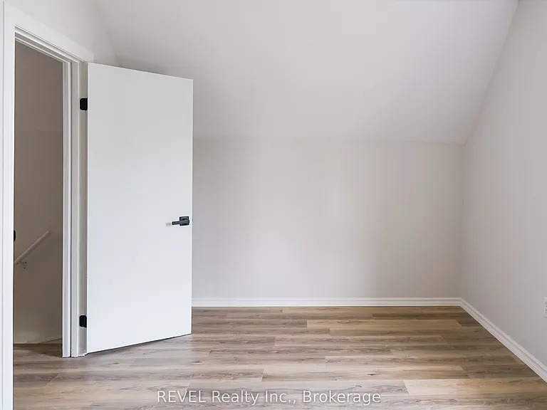 389 Glendale Ave — Photo 33