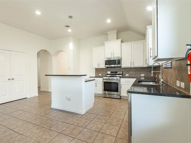 23611 Starbridge Lake Ln — Photo 4