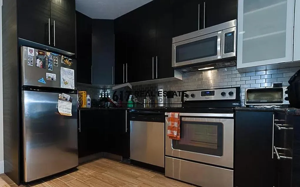 Building Photo - 1203 Beacon St #5