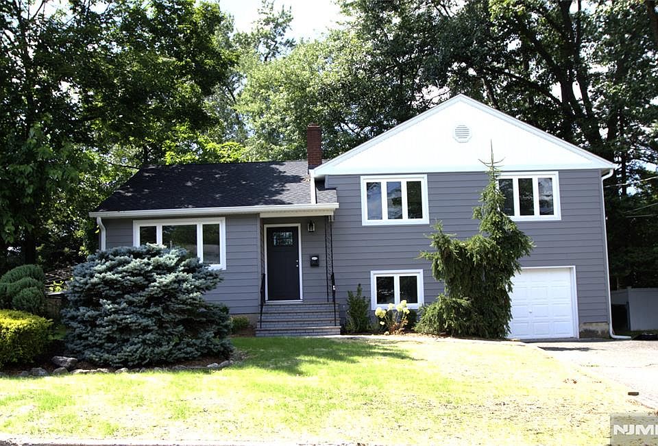 1st image of 16 Valley Brook Dr