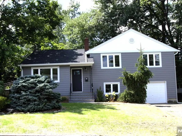 16 Valley Brook Dr, Emerson, NJ 07630
