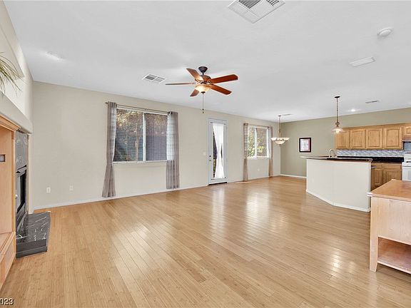 5th image of 9261 Bearded Iris Ave