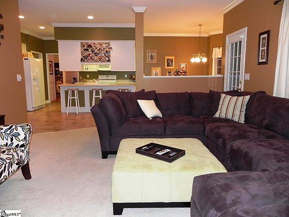Open Kitchen, Breakfast Nook and Kitchen