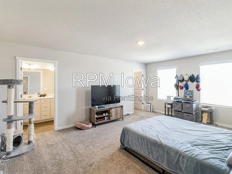3220 NW Greenwood St — Photo 7
