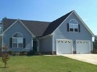 5543 Rising Ridge Dr, Hope Mills, NC 28348