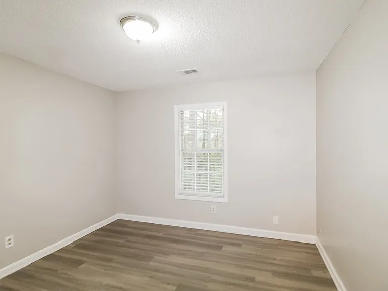 839 Ashley Ln — Photo 11