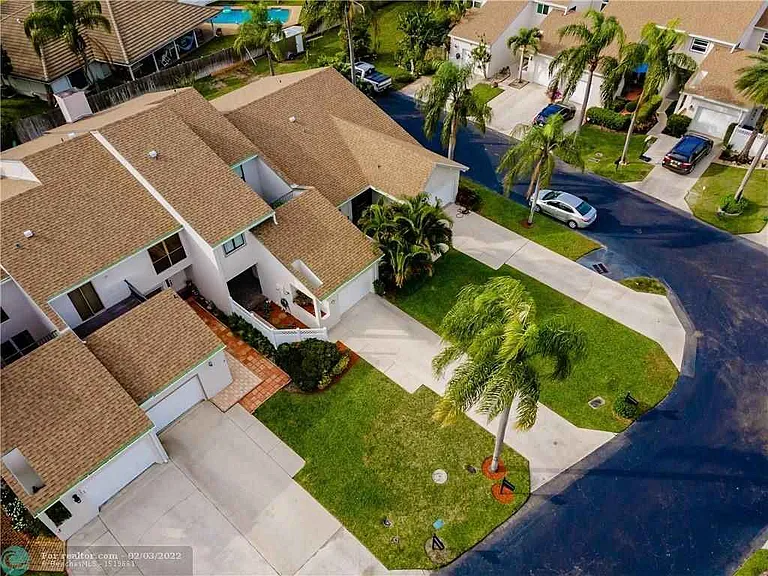 6744 Canary Palm Cir — Photo 1