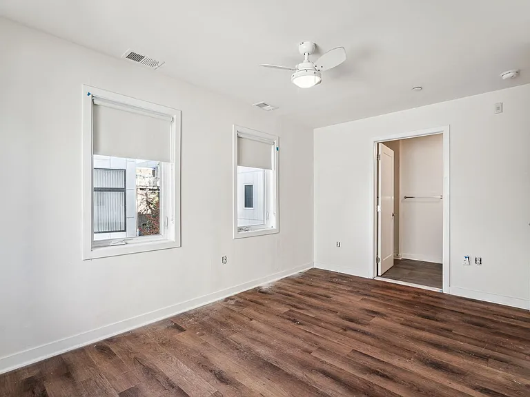 Graduate Pointe — Photo 172