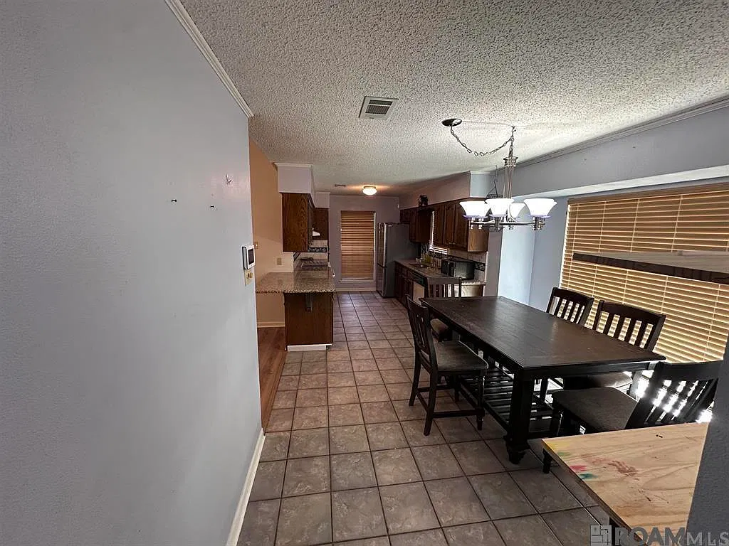 3 bed, 1601 sqft, $1,800 — Photo 2