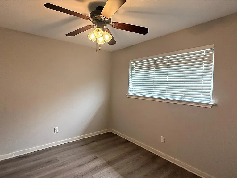 805 Malden Cv — Photo 16
