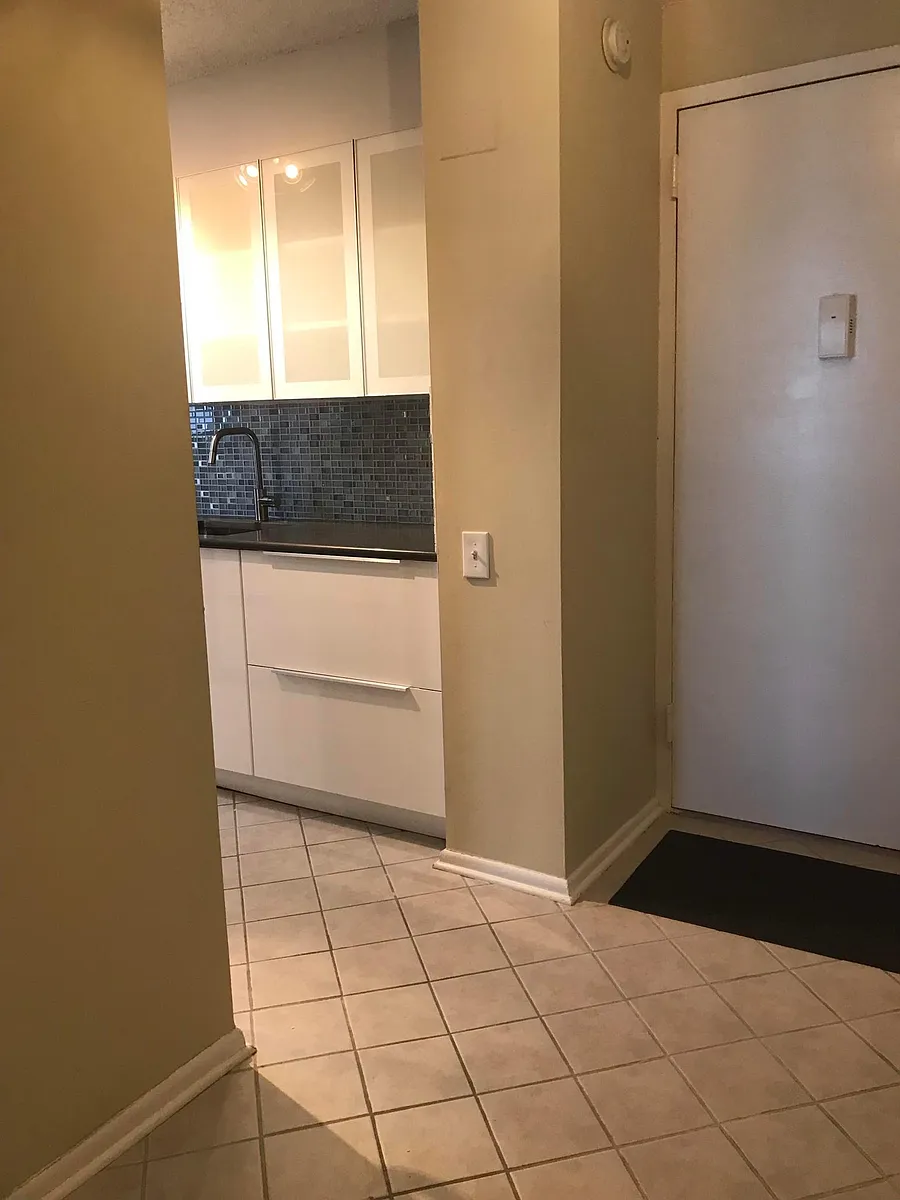 Building Photo - 1420 Locust St #37L