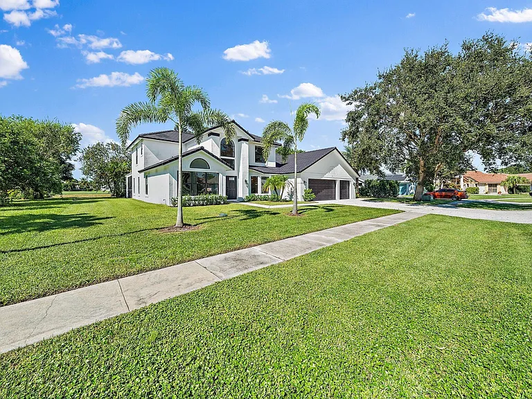 1878 Lynton Cir — Photo 43