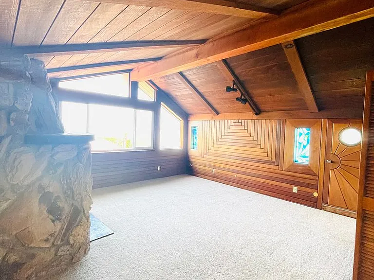 1047 Driftwood Ln — Photo 25