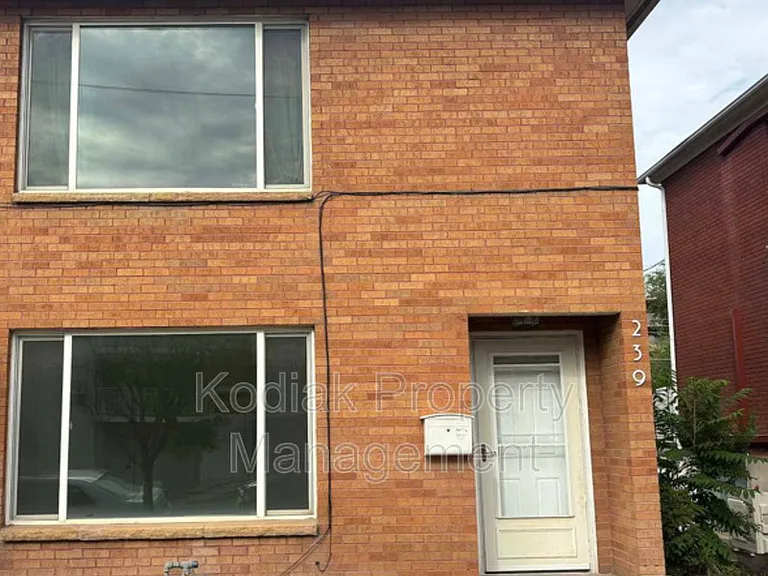 239 N Center St — Photo 1