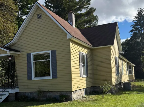 932 E State St, Traverse City, MI 49686