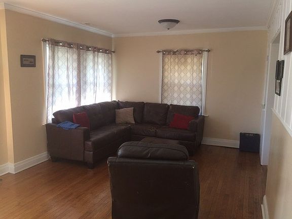 3rd image of 9926 Armitage Ave