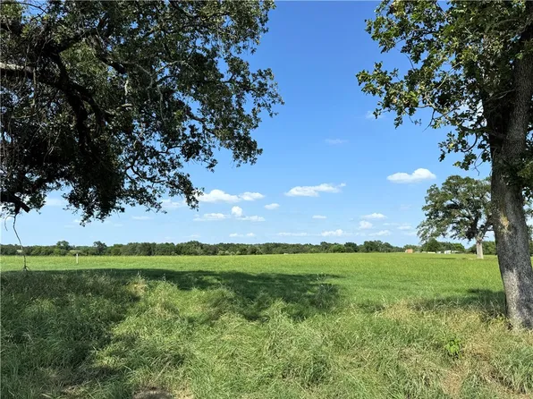 693 J W Martine Rd, Hearne, TX 77859
