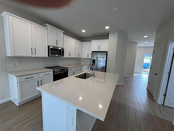 5th image of 498 Lady Palm St