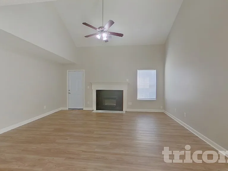 1208 Elise Marie Dr — Photo 2