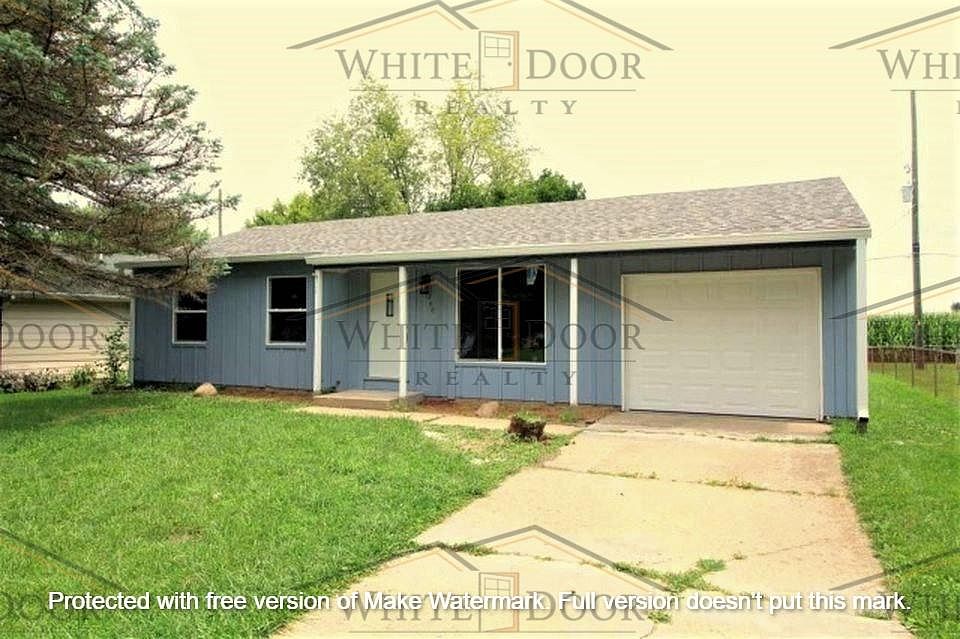 1st image of 300 Vicksburg Ln