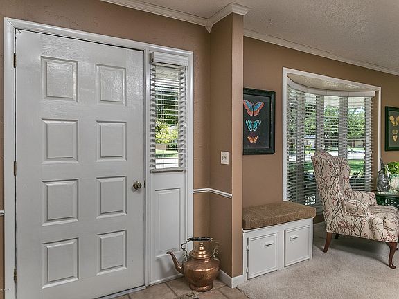 4th image of 3919 Eaton Dr