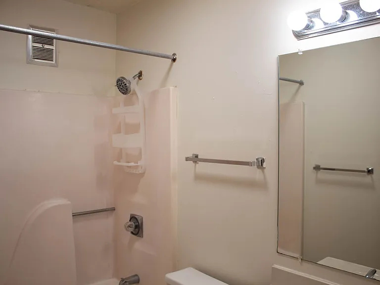 907 W Oregon St — Photo 50