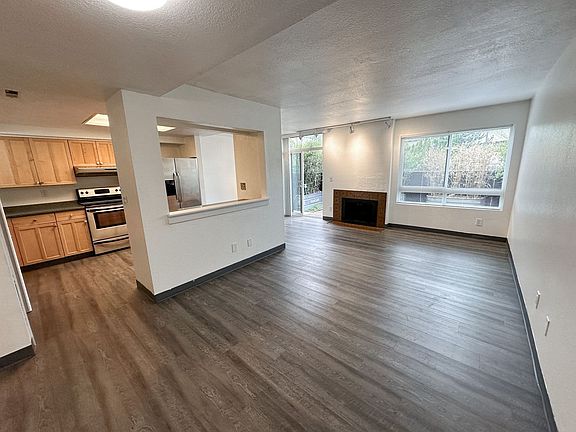 4th image of 11300 1st Ave NE APT 114