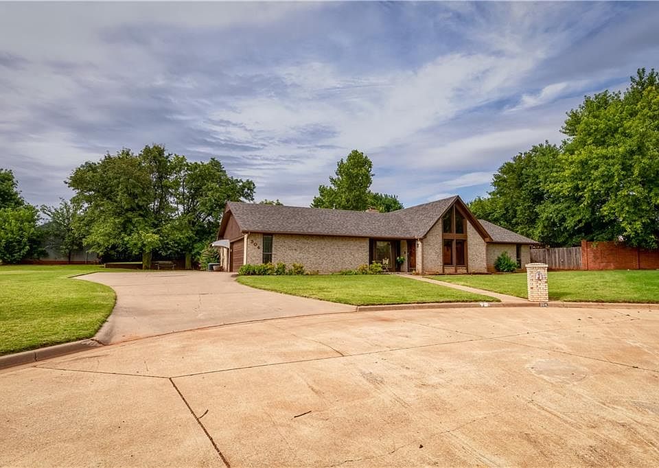 1st image of 304 Bullard Dr