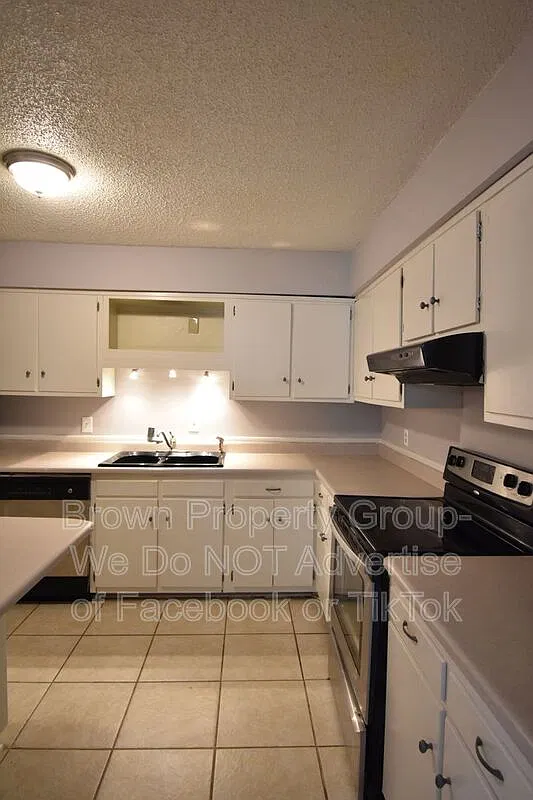 3 bed, 2.5 bath, 1462 sqft, $1,250 — Photo 3