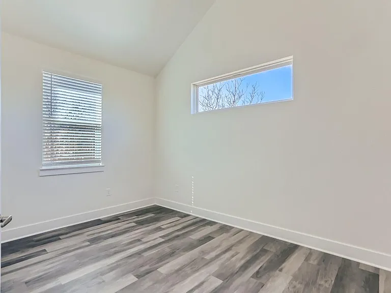 Master suite 2 w/ on-suite bathroom