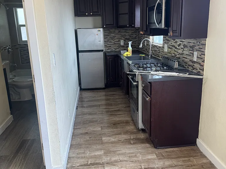 1412 W Florence Ave #1414-1/4 — Photo 3